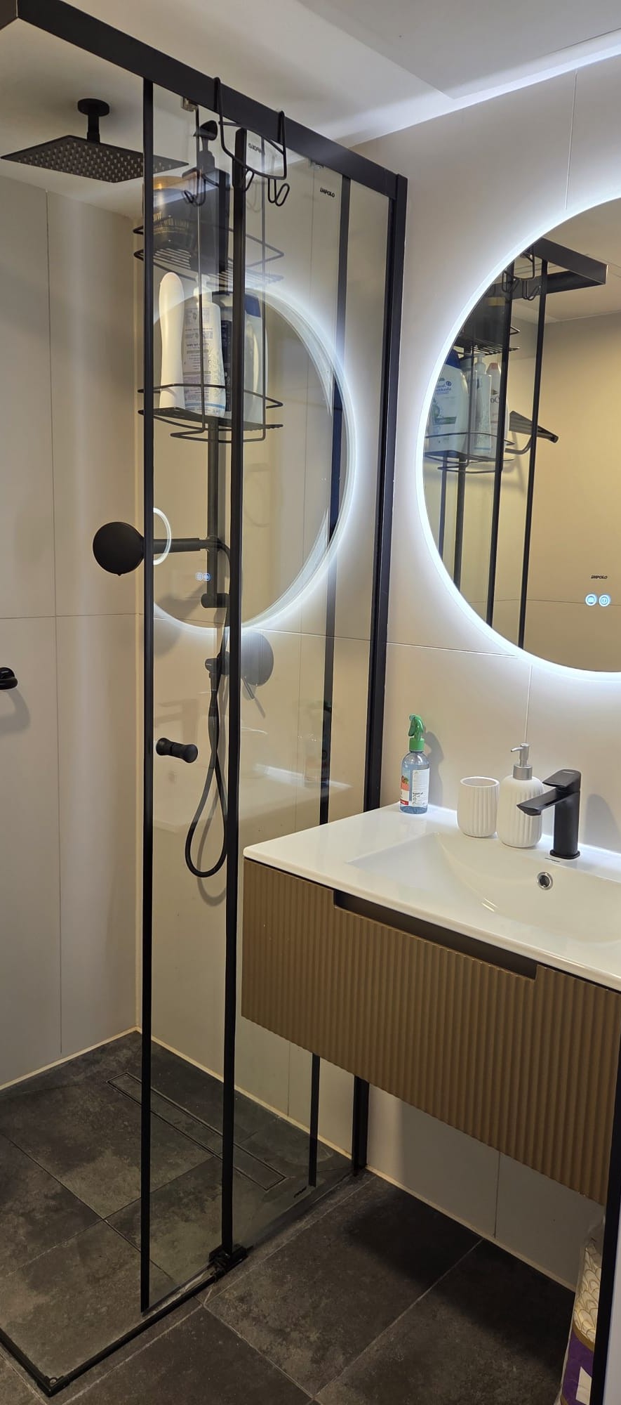 ראשי שמאלי דירה