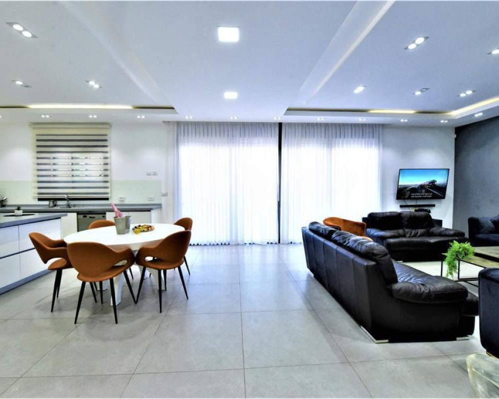 WhatsApp Image 2025-12-03 at 13.53.06