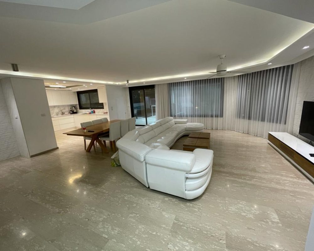 WhatsApp Image 2025-12-08 at 13.45.52 (1)