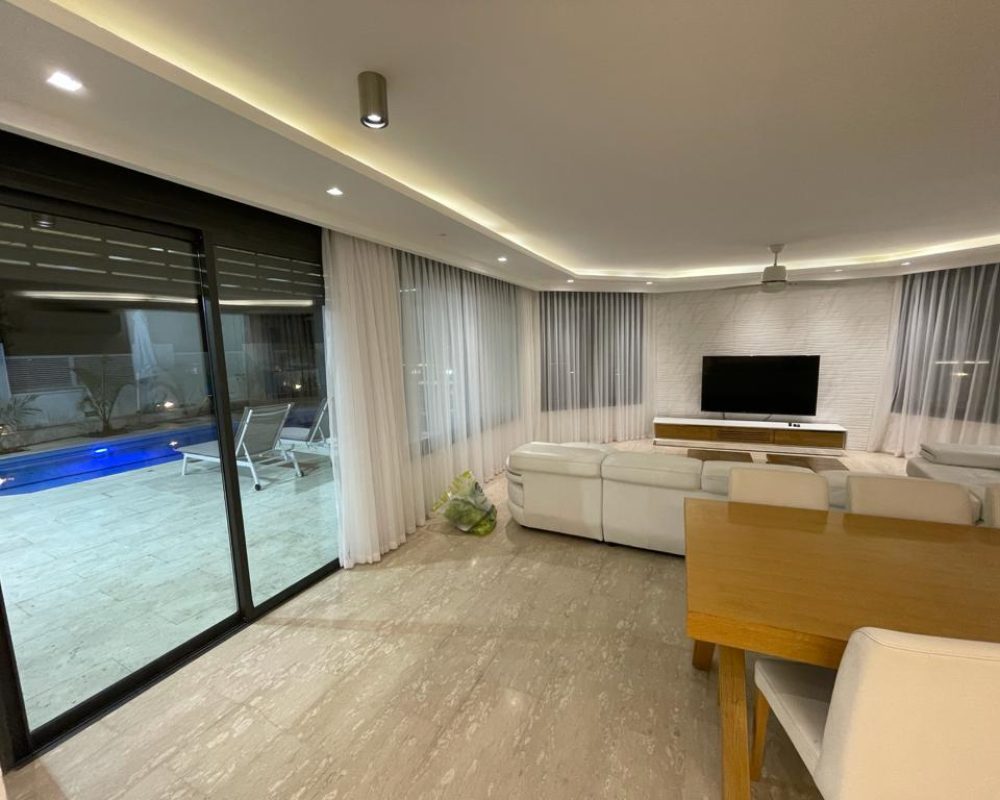 WhatsApp Image 2025-12-08 at 13.45.53